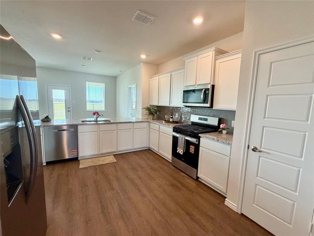 2600 Travis St - Photo 7 of 39