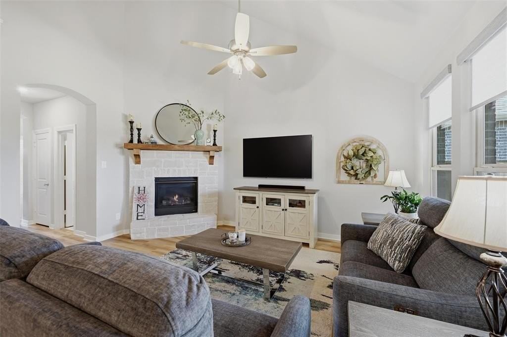 3913 Southbend Ct - Photo 4 of 15