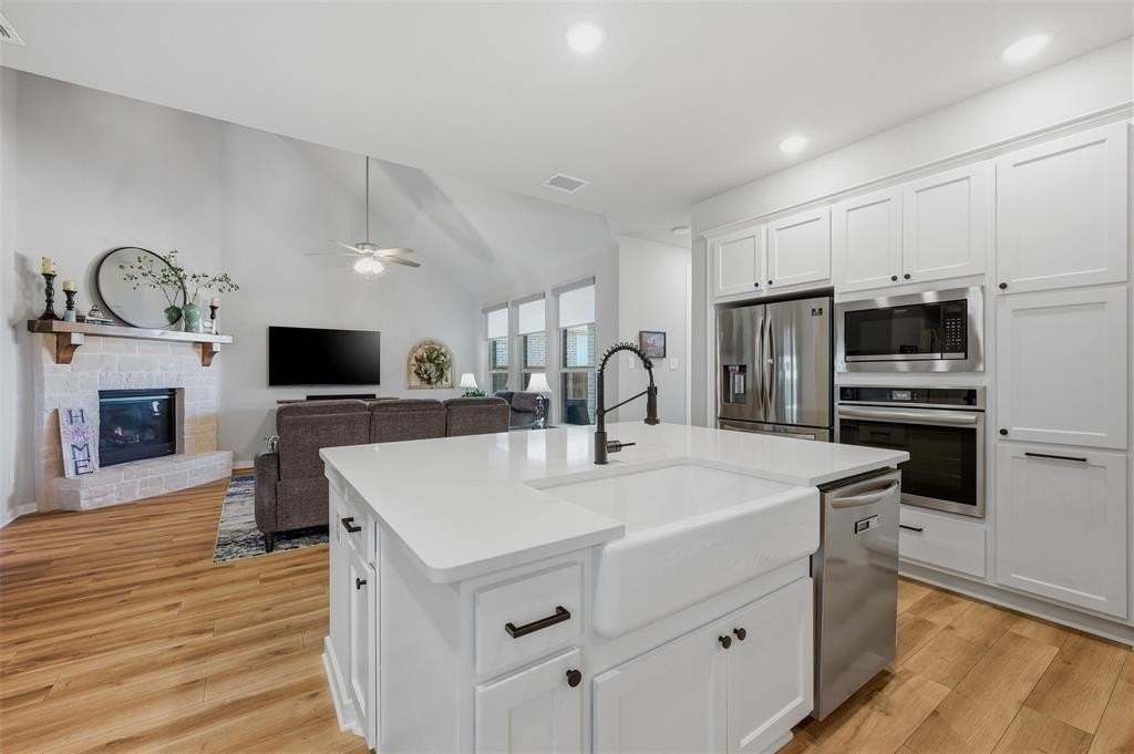 3913 Southbend Ct - Photo 5 of 15
