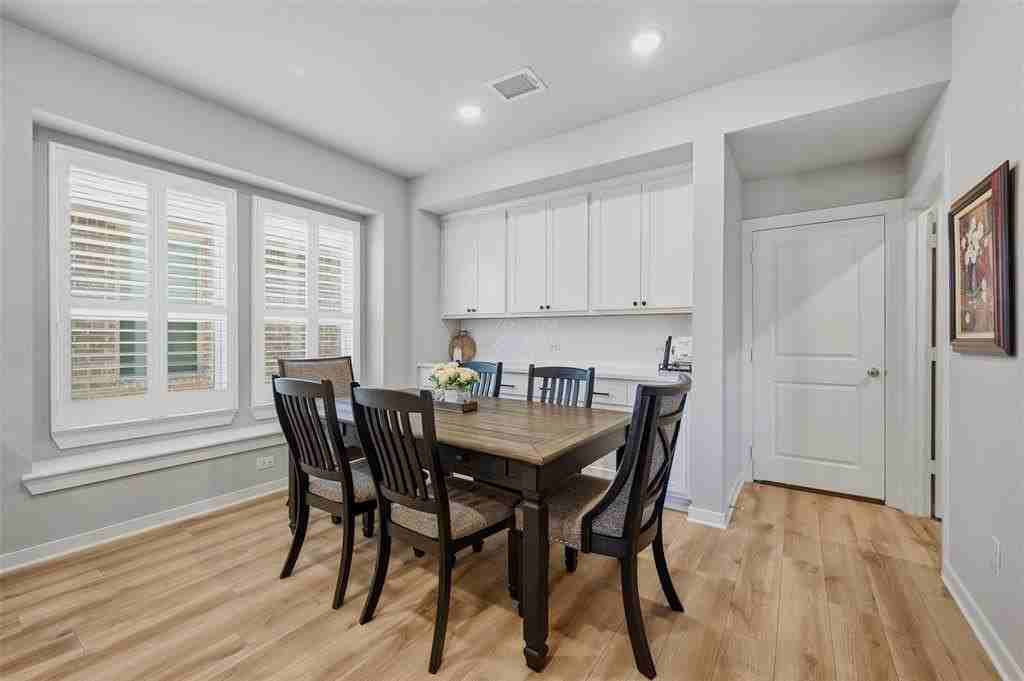 3913 Southbend Ct - Photo 6 of 15