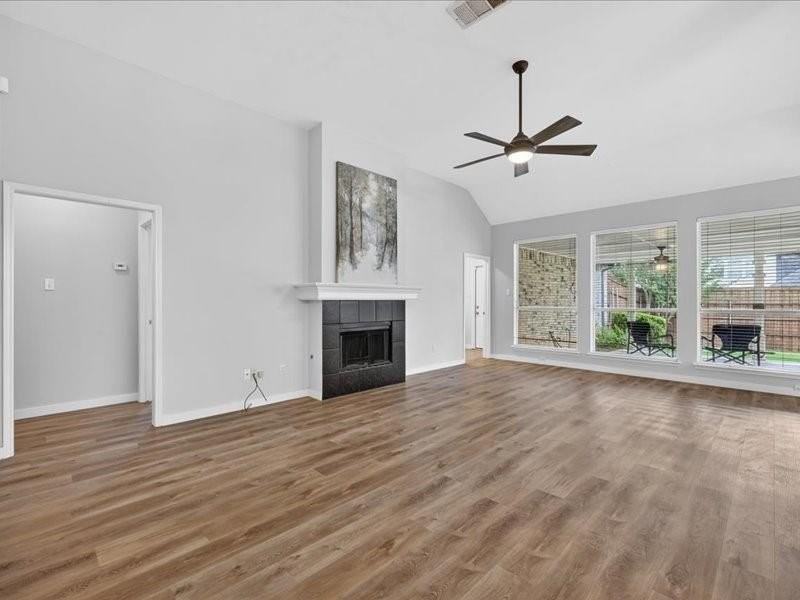 9701 Enmore Ln - Photo 7 of 36