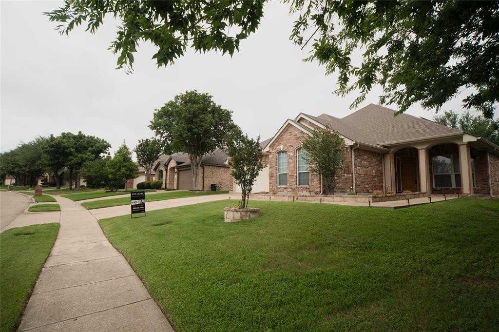 2708 Comanche Trl - Photo 2 of 30