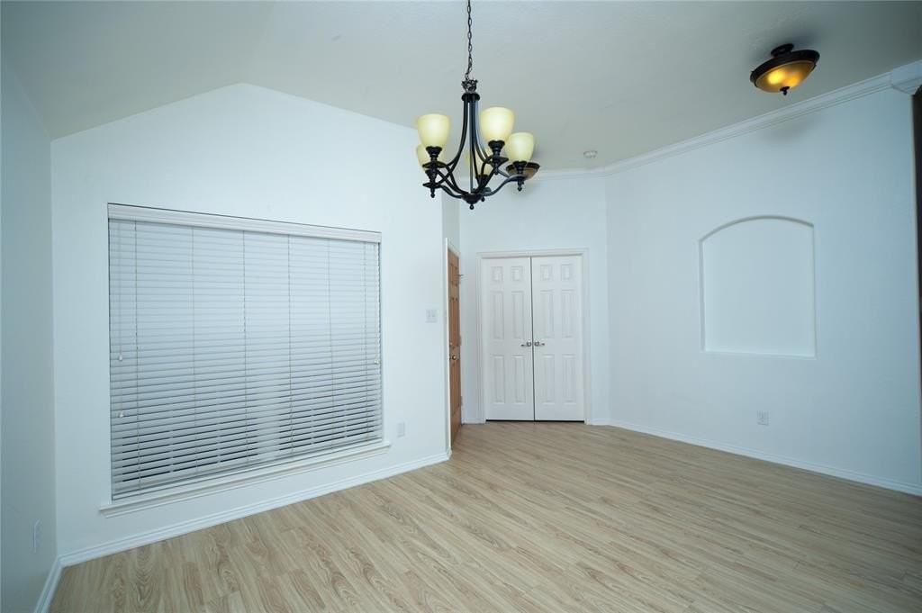 2708 Comanche Trl - Photo 7 of 30