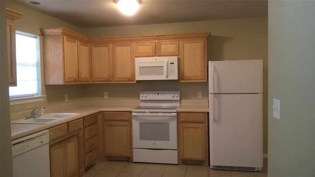 1305 Edison Ave #B - Photo 2 of 9