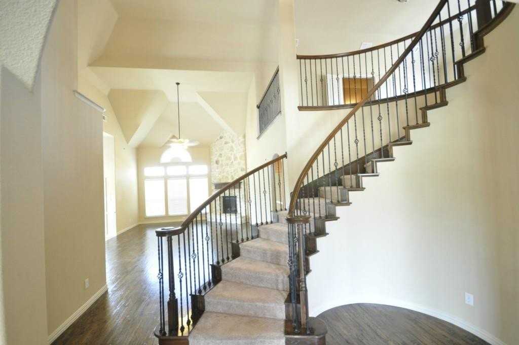 600 Falcon Dr - Photo 4 of 25