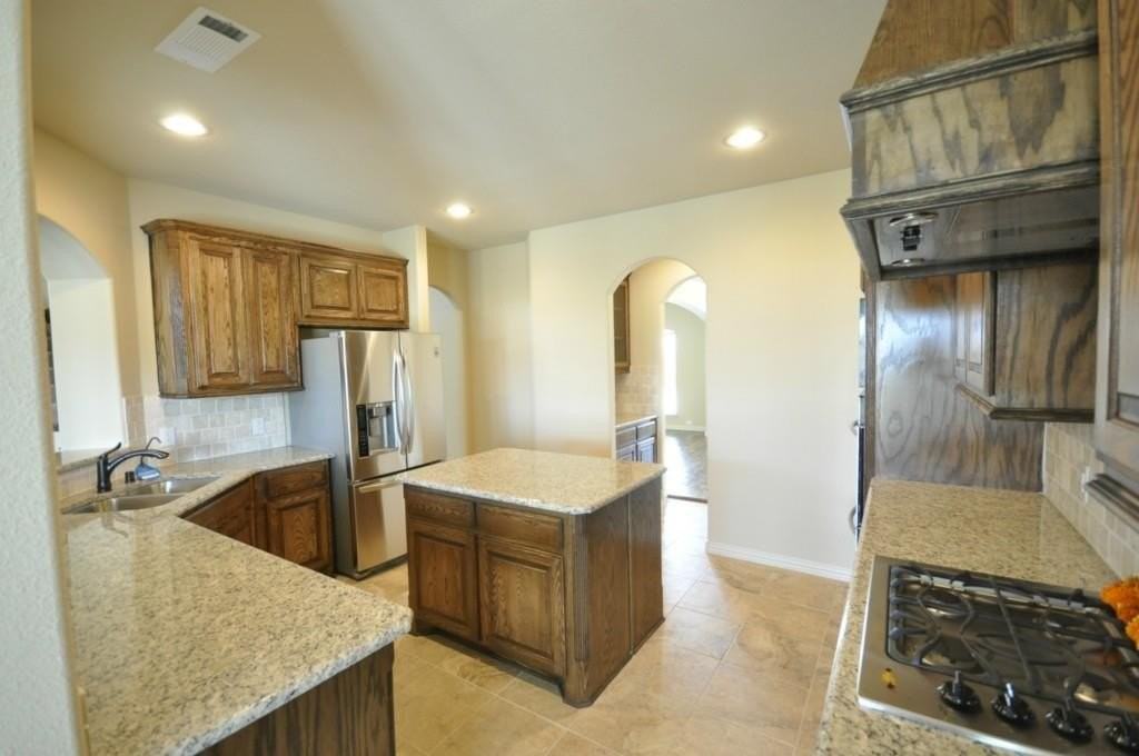 600 Falcon Dr - Photo 5 of 25