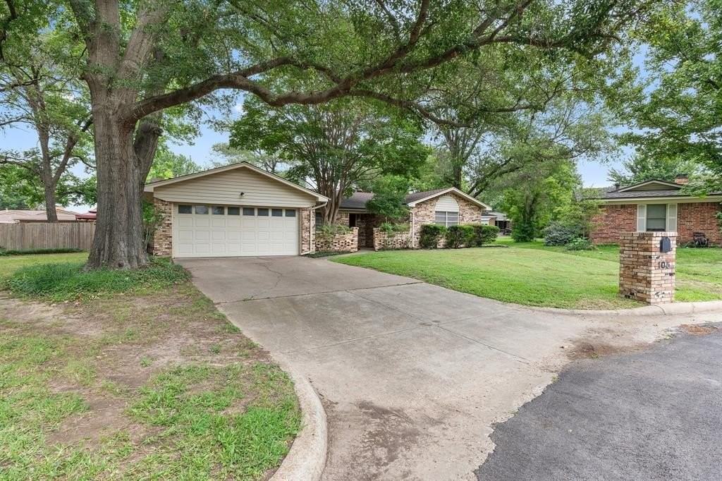 105 Wisteria Ct