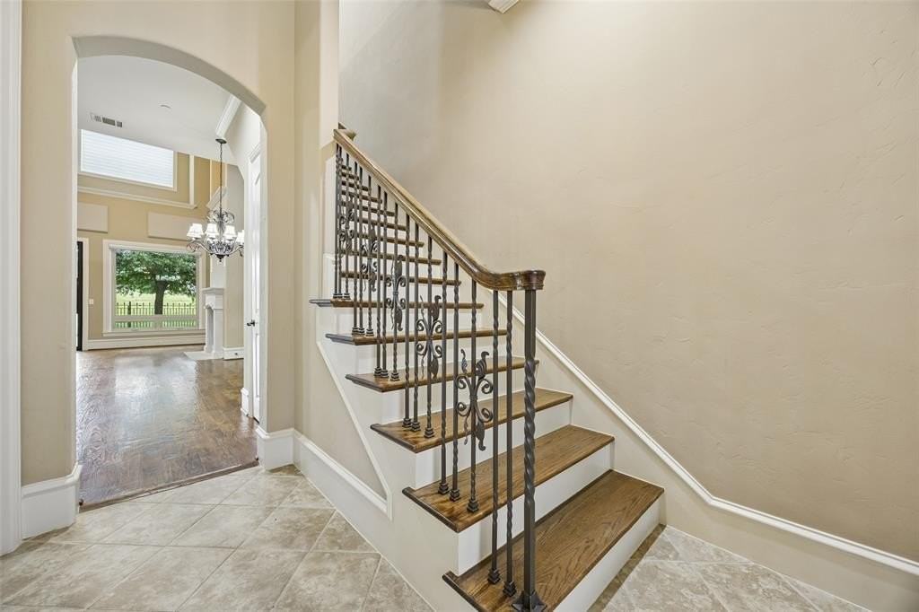 741 Snowshill Trl - Photo 2 of 34