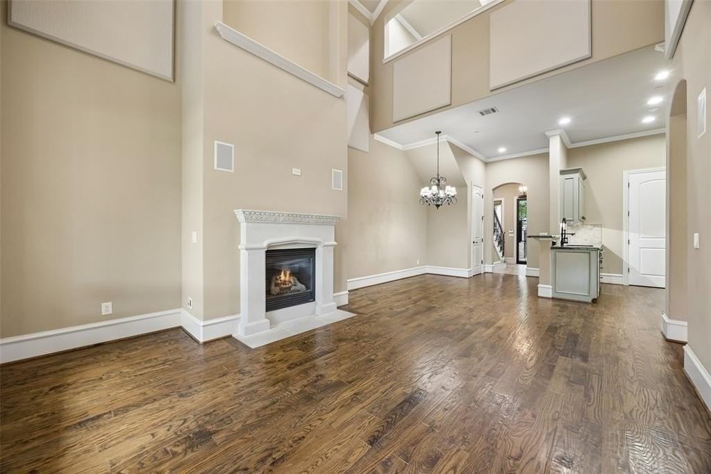 741 Snowshill Trl - Photo 4 of 34