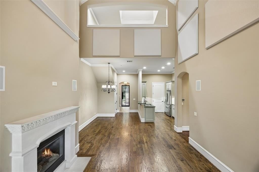 741 Snowshill Trl - Photo 5 of 34