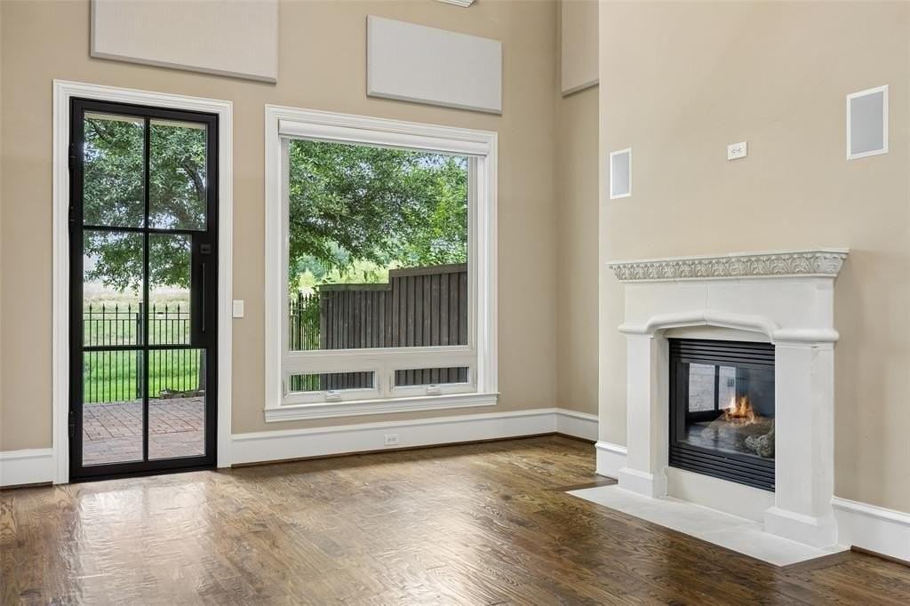 741 Snowshill Trl - Photo 6 of 34