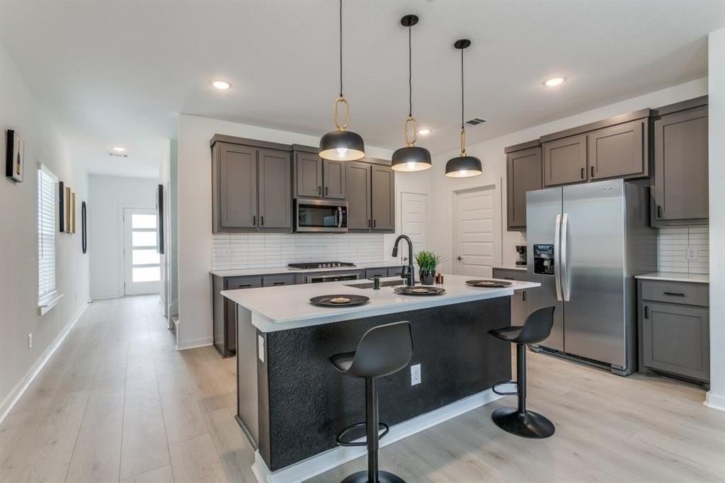 3351 Conroe St - Photo 4 of 17