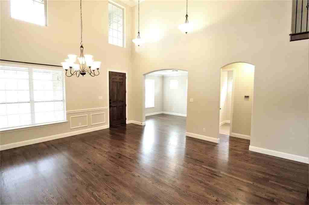 5070 Kerstyn Dr - Photo 6 of 40