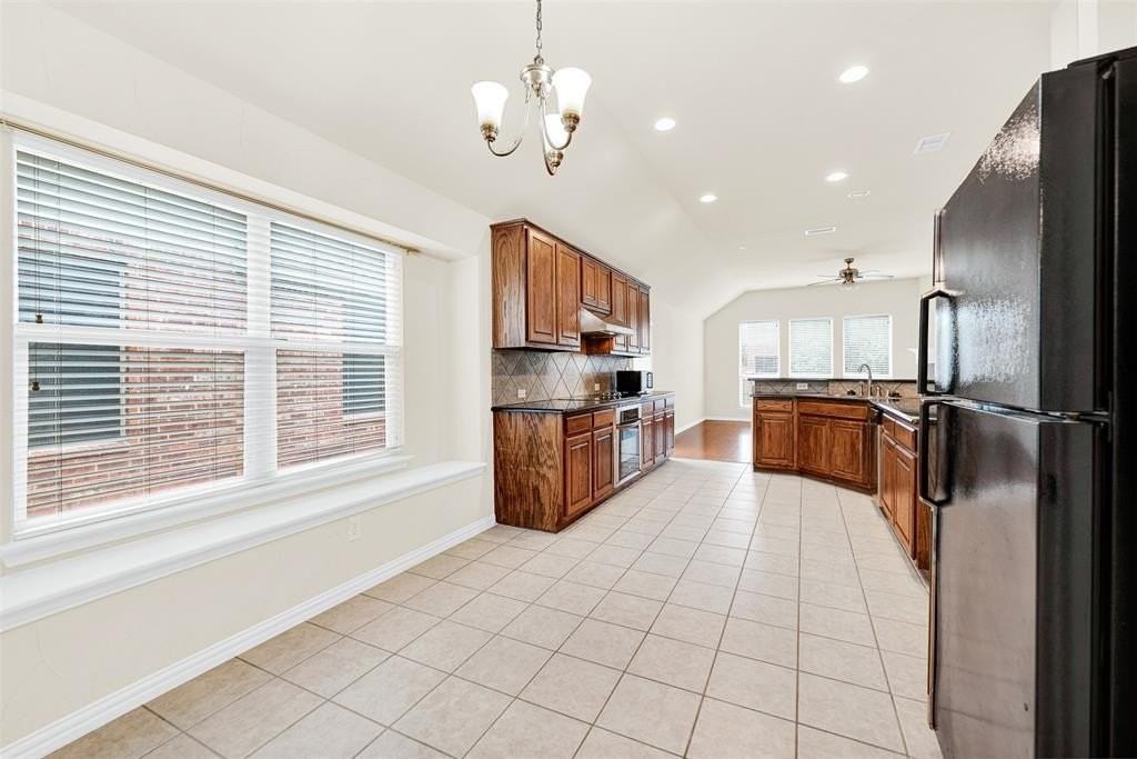 5305 Hampshire Dr - Photo 6 of 21