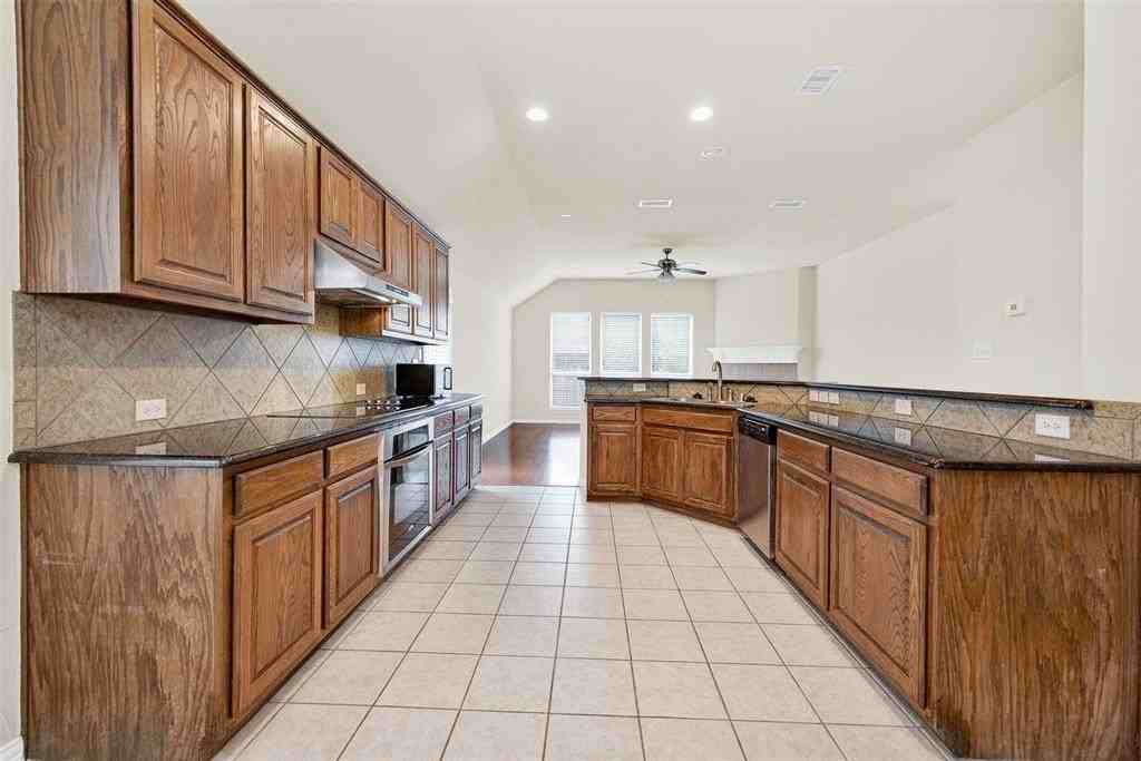 5305 Hampshire Dr - Photo 7 of 21