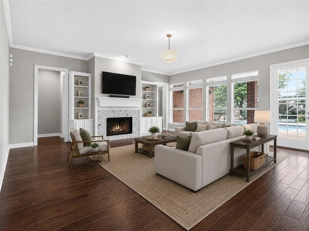1210 Forest Hills Dr - Photo 3 of 30