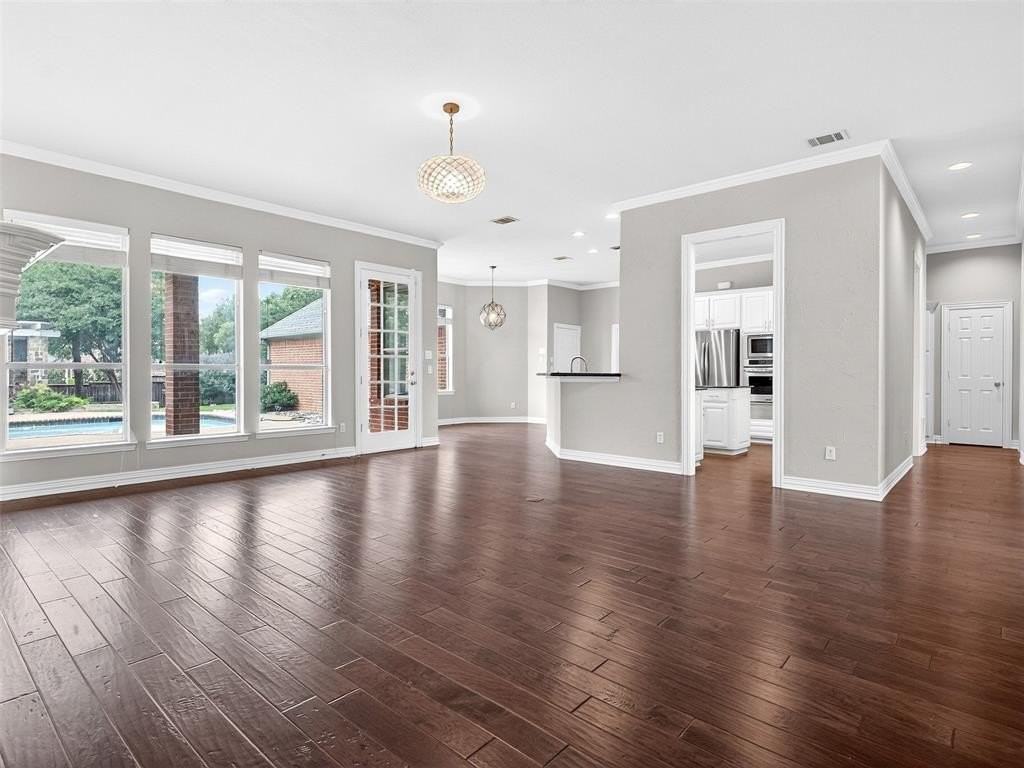 1210 Forest Hills Dr - Photo 5 of 30