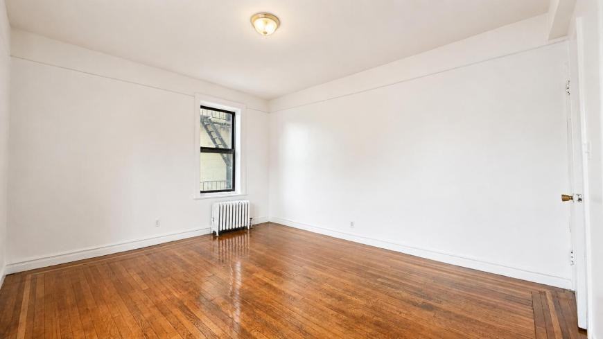 295 Convent Ave - Photo 5 of 10