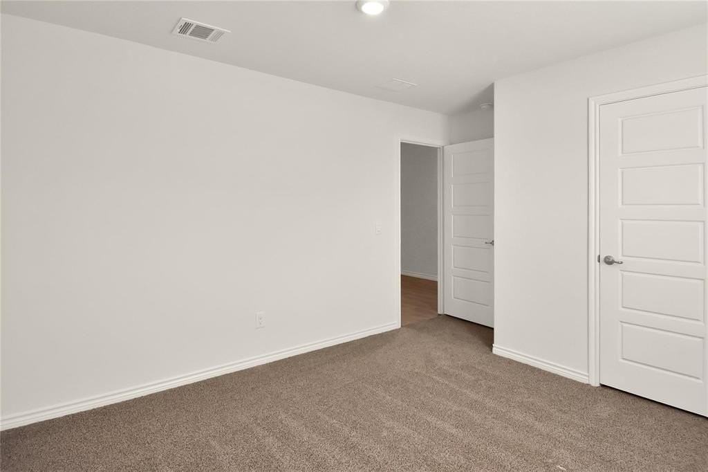 7221 Mayplace Dr - Photo 4 of 21