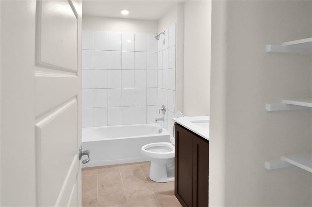 7221 Mayplace Dr - Photo 6 of 21