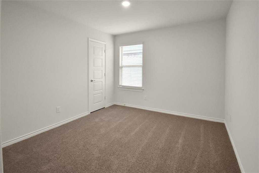7221 Mayplace Dr - Photo 7 of 21