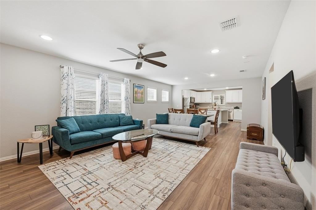 200 Sleepy Willow Ln - Photo 2 of 36