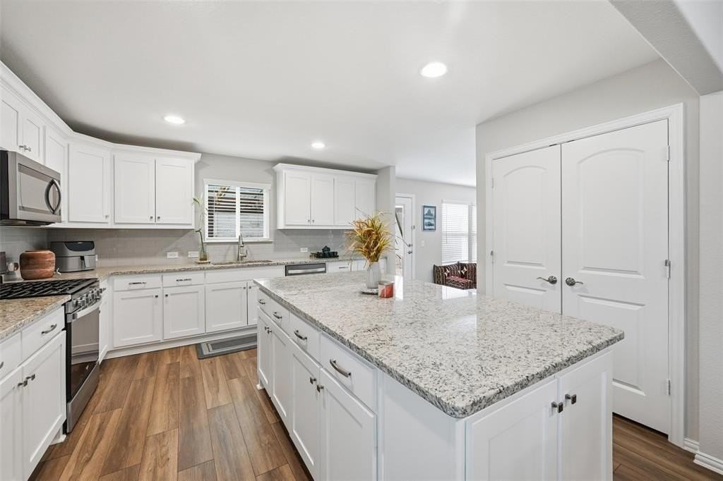 200 Sleepy Willow Ln - Photo 3 of 36