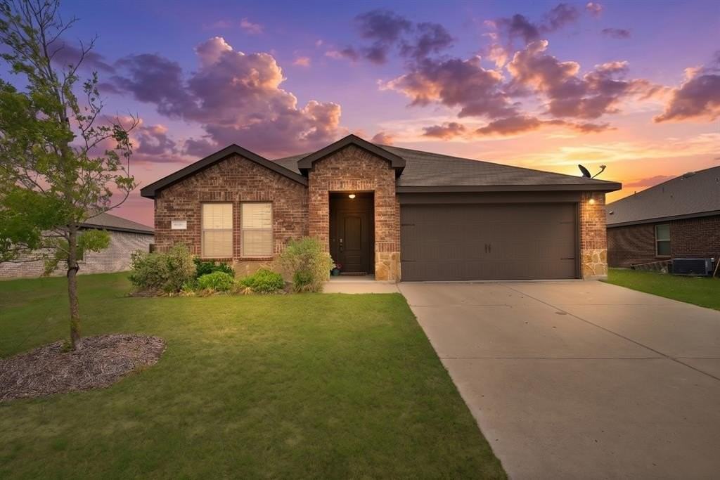1311 Emi Kate Ln - Photo 2 of 40