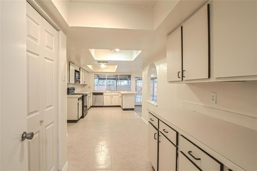 1000 Windy Meadow Dr - Photo 7 of 11