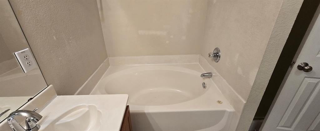 1811 Kings Cross Dr - Photo 6 of 30
