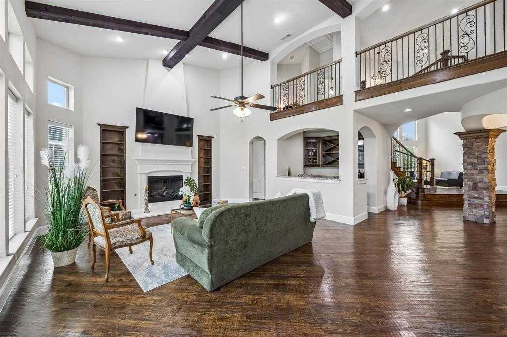 2192 Hidalgo Ln - Photo 4 of 32