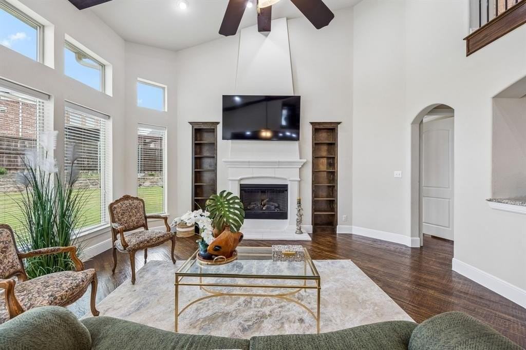 2192 Hidalgo Ln - Photo 5 of 32