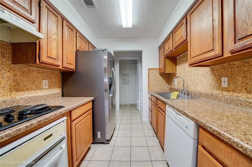 4009 N Garland Ave #3 - Photo 7 of 19
