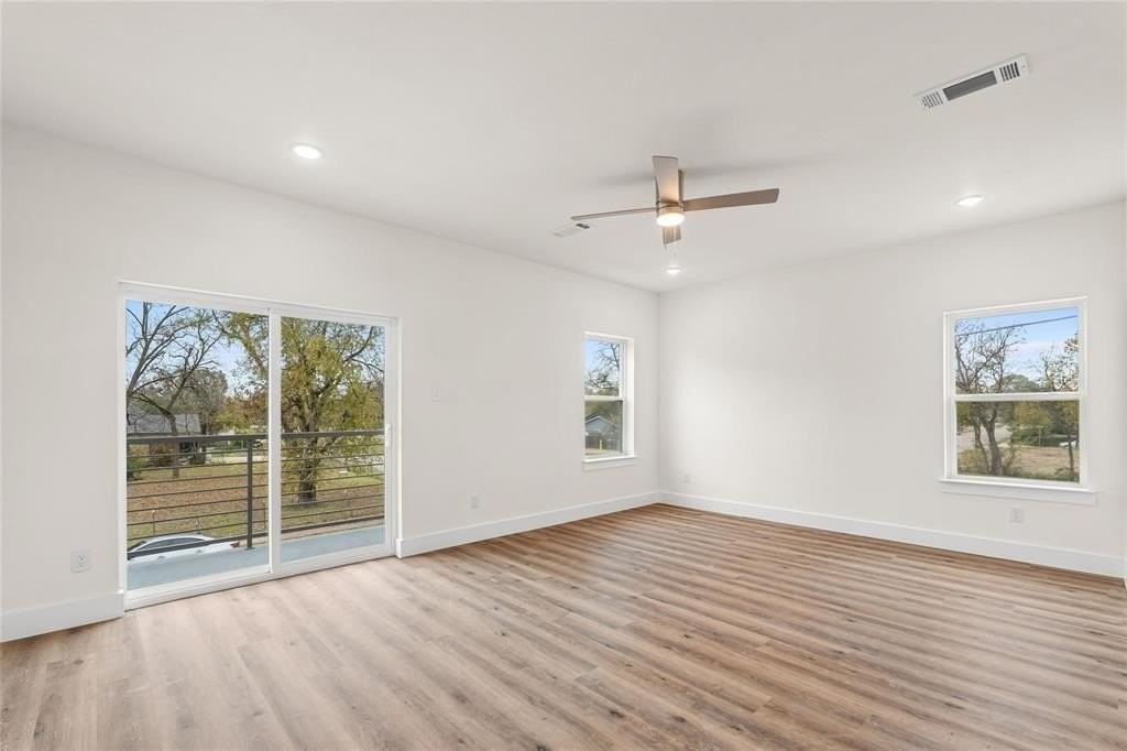 402 S Henderson Ave - Photo 2 of 6