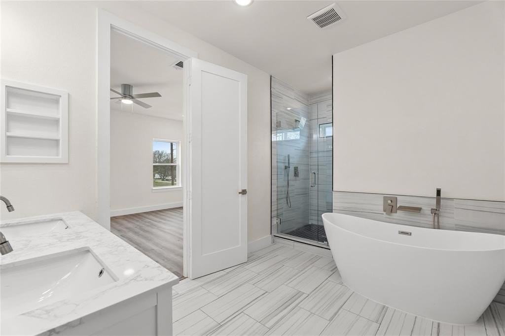 402 S Henderson Ave - Photo 3 of 6