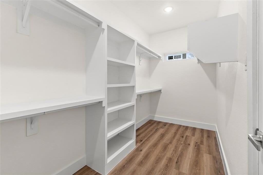 402 S Henderson Ave - Photo 5 of 6