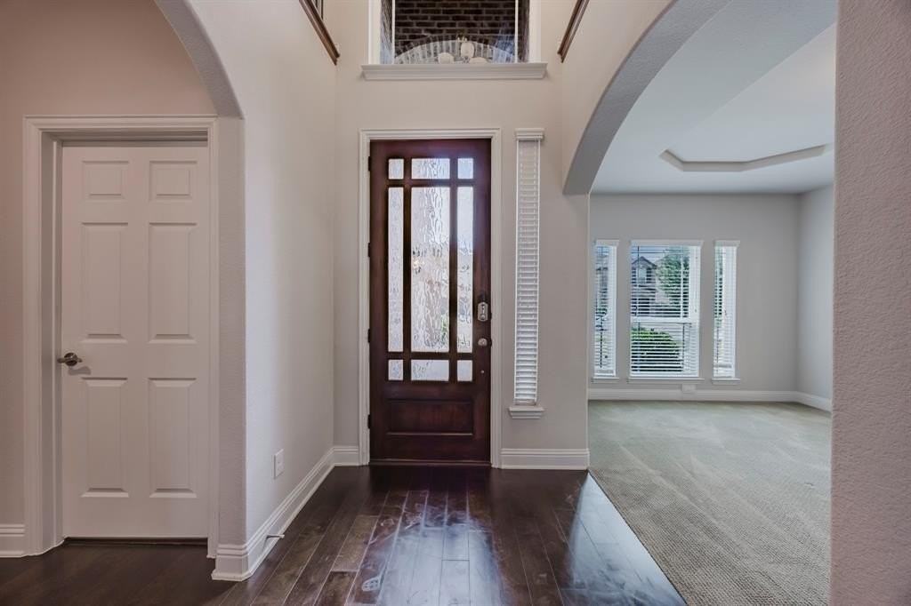 1217 Hoyt Dr - Photo 2 of 40
