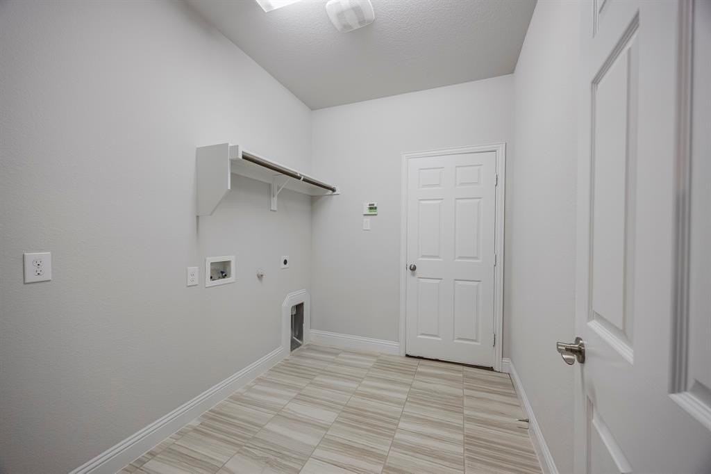 1217 Hoyt Dr - Photo 5 of 40