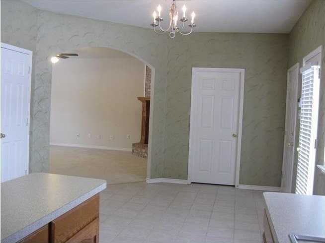 1313 Sunderland Ct - Photo 7 of 13