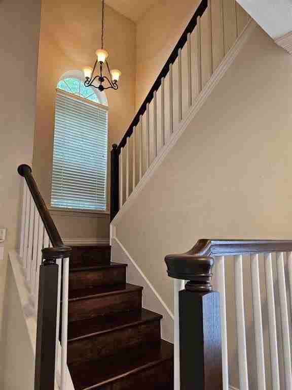611 Ashbrook Ct - Photo 4 of 21