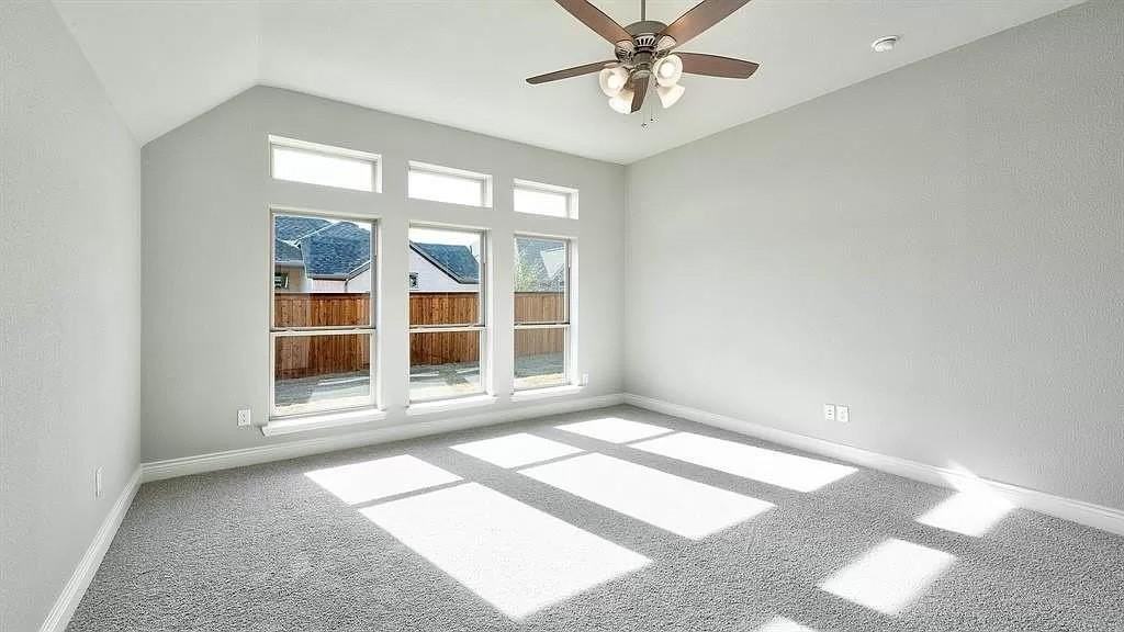 333 Cowling Dr - Photo 4 of 21