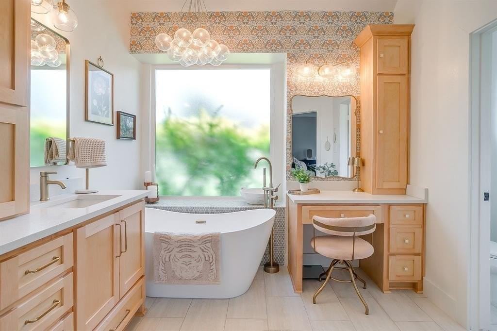 830 Doral Dr - Photo 4 of 39