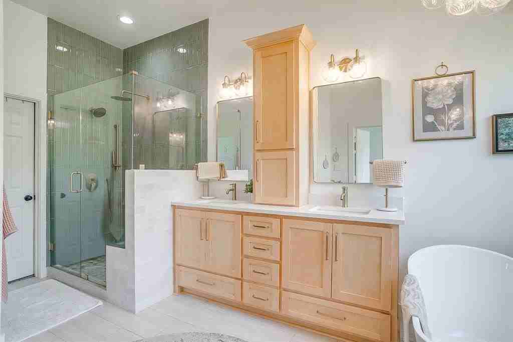 830 Doral Dr - Photo 5 of 39