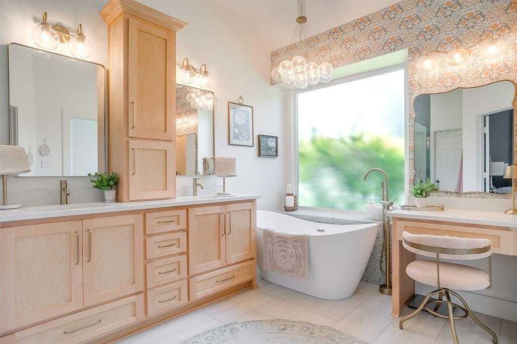 830 Doral Dr - Photo 7 of 39