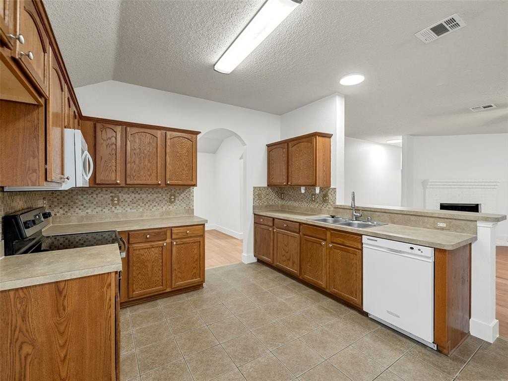 526 Wyoming Dr - Photo 6 of 25