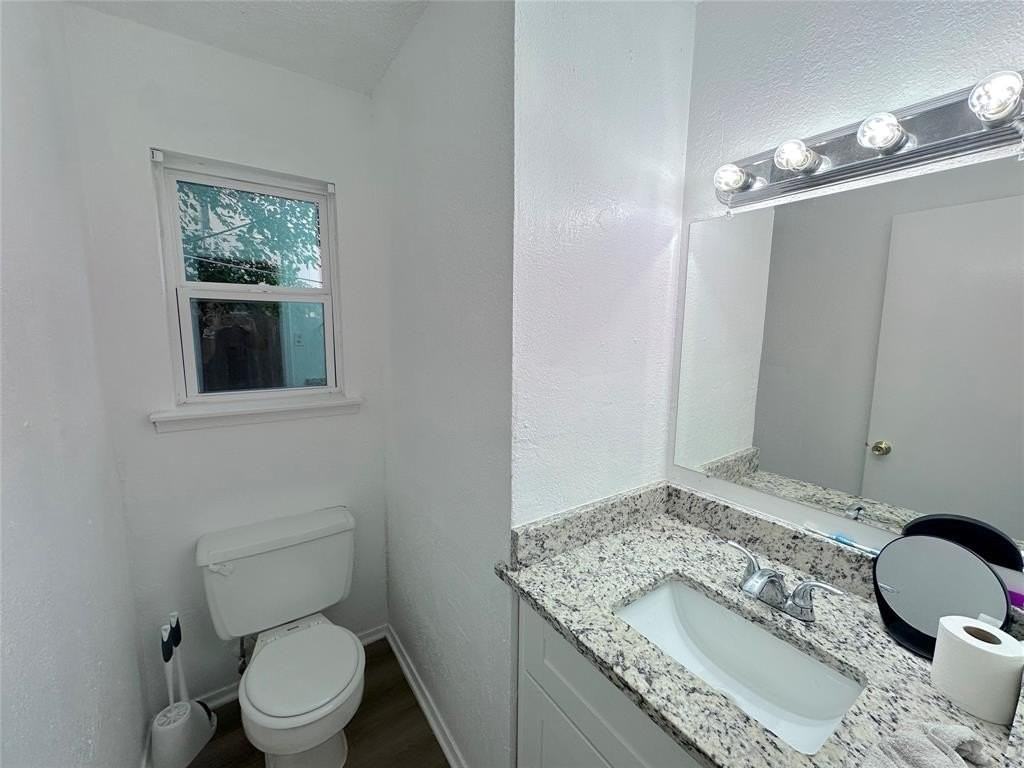 514 Norwood Cir E - Photo 3 of 12