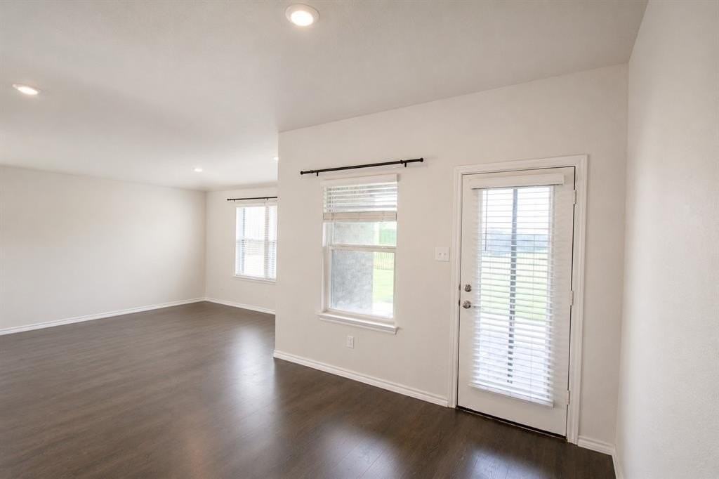 2333 Conklin Dr - Photo 4 of 17