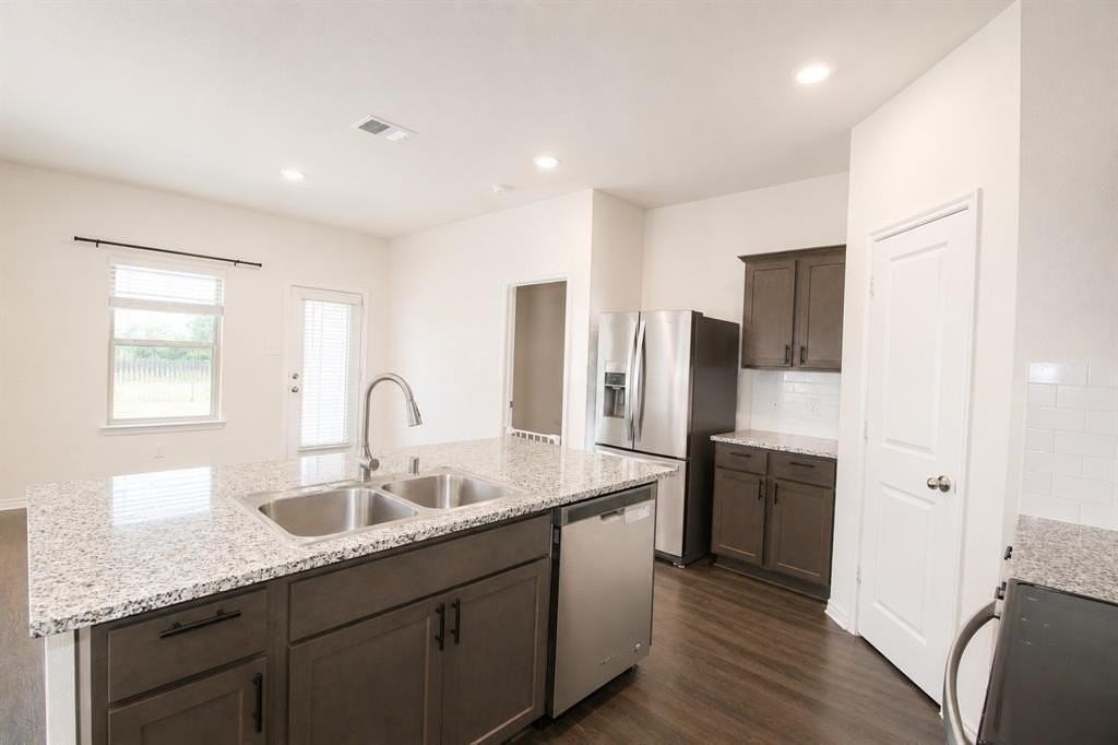 2333 Conklin Dr - Photo 5 of 17