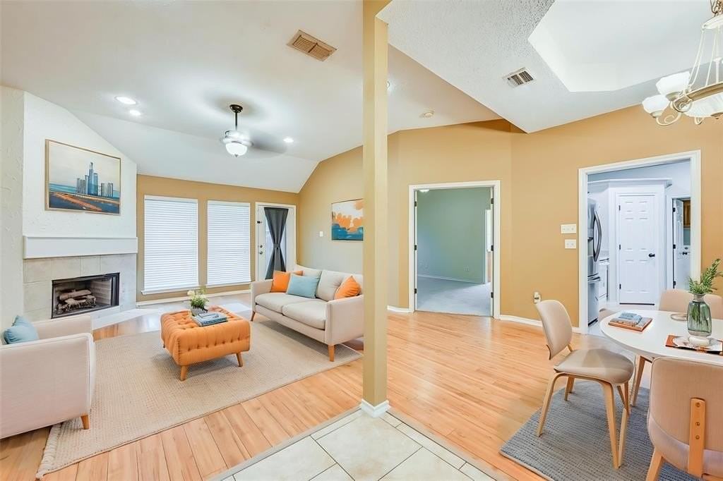 1136 Park Gln - Photo 2 of 15