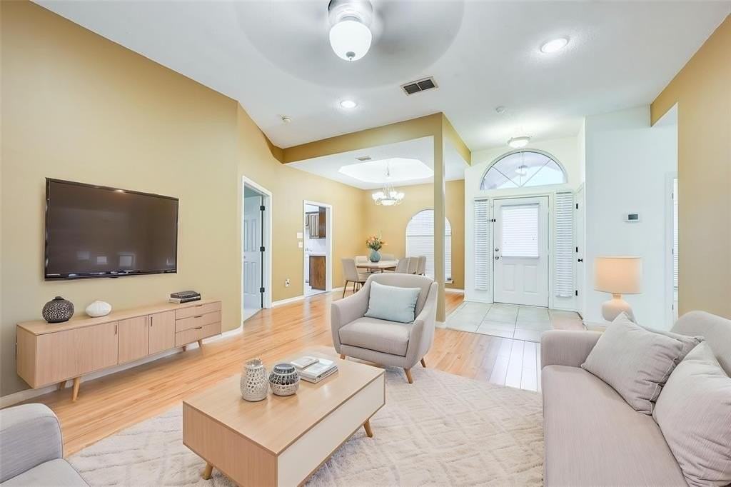 1136 Park Gln - Photo 4 of 15